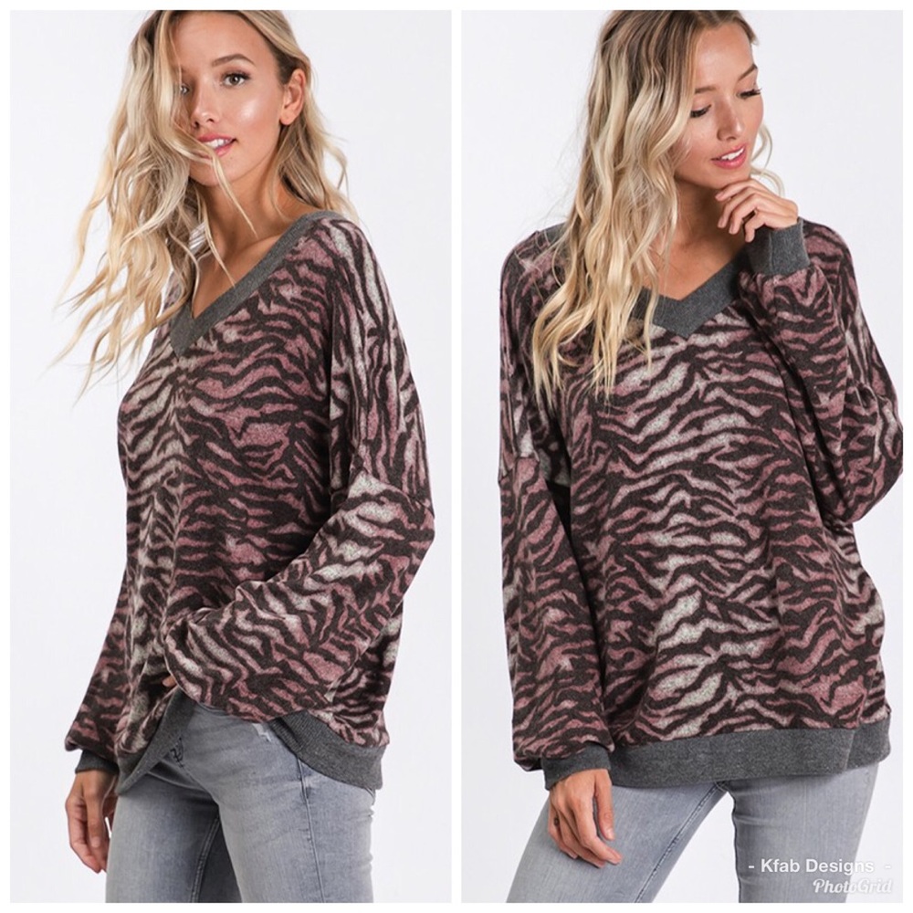 ❤️LAST! Brushed Mauve Animal Print V Neck Top! - Picture 6 of 7